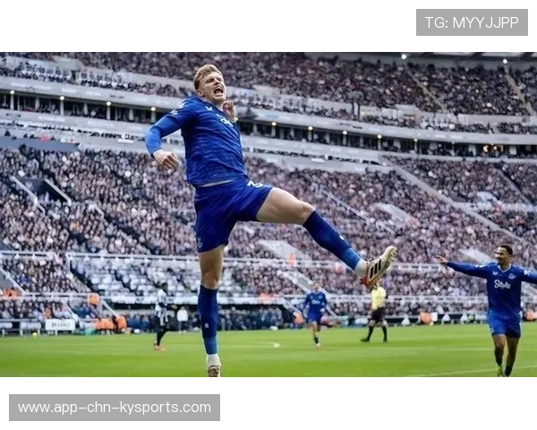 萨拉赫内切后左脚搓射远角，利物浦2比0力克伯恩利