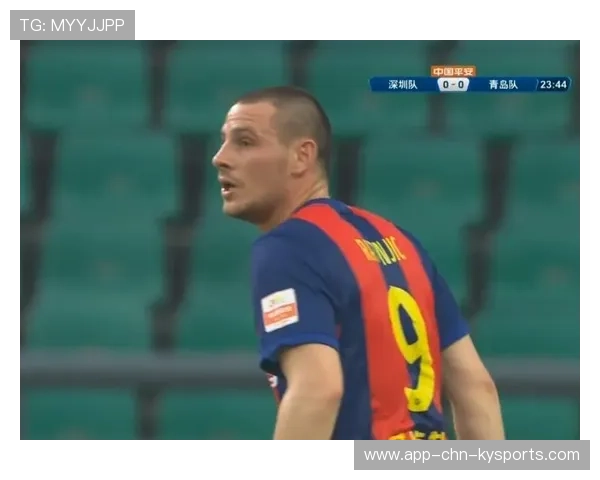 辽宁铁人费利佩背身护球，强行转身打门偏出立柱