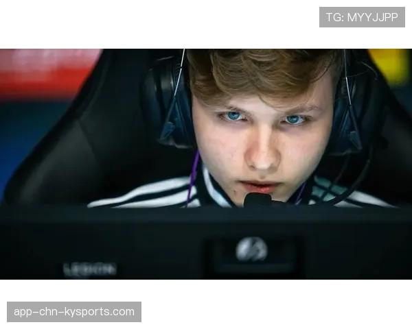 m0NESY再现神级瞬镜：慢放10倍都看不清他是怎么拉枪的⚡